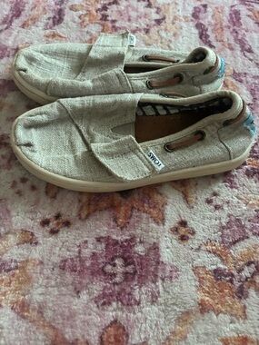 Toms Kids Natural Beige Canvas Slip-On Sneakers